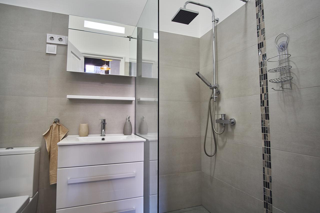 Design Apartment In The City Center With Ac Budapeste Exterior foto